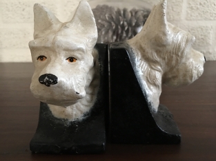 Bookend set of cast iron terrier heads, lacquered.